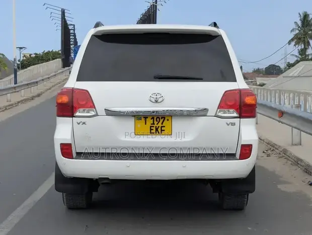 Toyota Land Cruiser 2012 White - 1