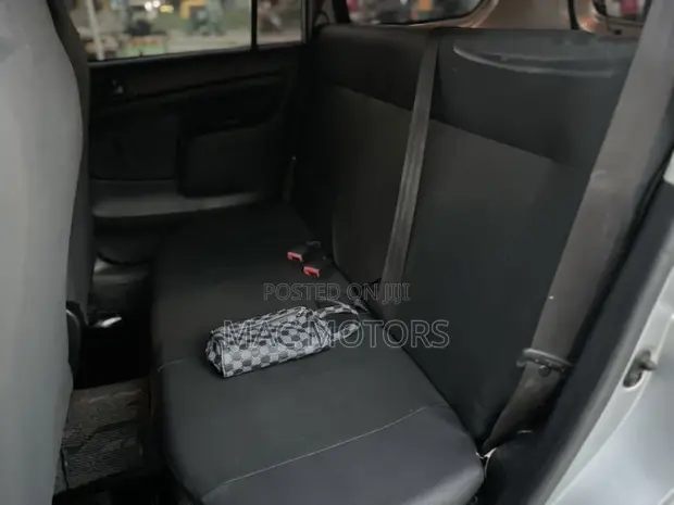 Toyota Probox 2004 Silver - 1