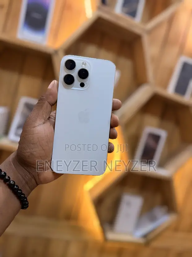 Apple iPhone 15 Pro Max 256GB Silver - 1