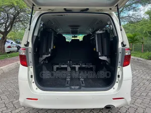 Toyota Alphard 2010 - Pearl White