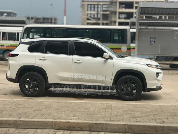 New Toyota Urban Cruiser 2025 White - 1