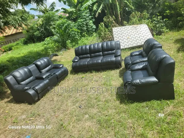 Used Recliner Sofa Set (3:2:1:1) in Fiber and Spring - 1