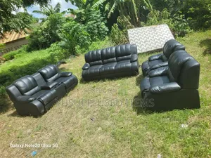 Used Recliner Sofa Set (3:2:1:1) in Fiber and Spring
