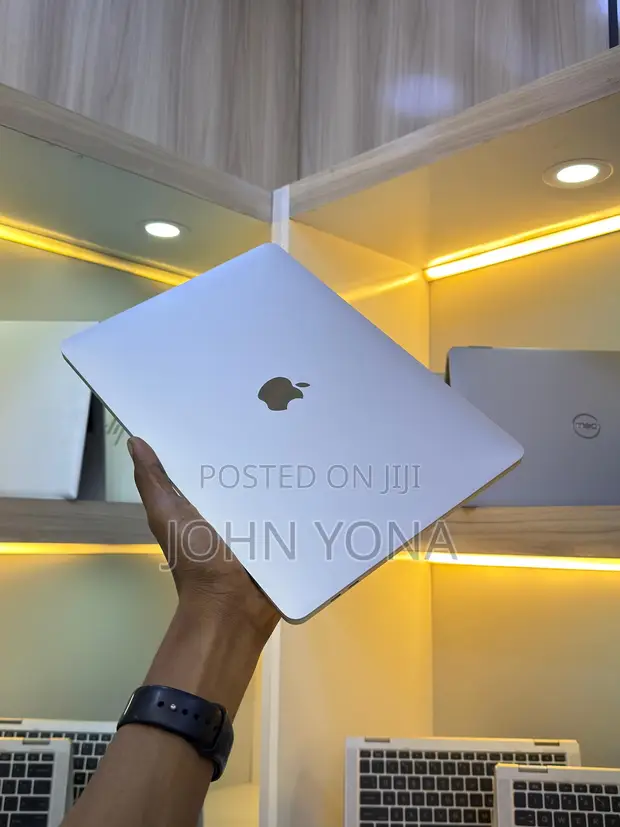 Apple MacBook Pro 13" 2020 M1 8GB RAM 256GB SSD - 1