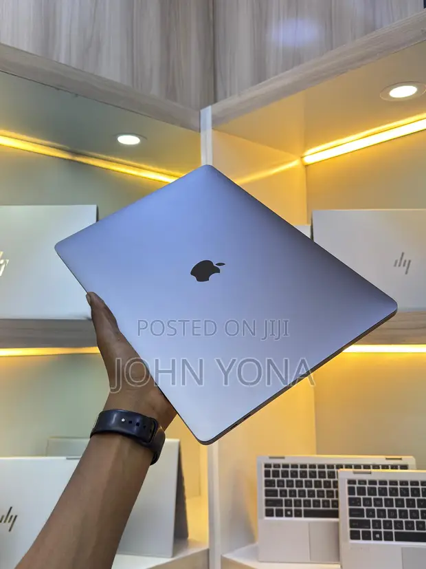 Apple MacBook Pro 2017 15-inch 16GB RAM 512GB SSD - 1