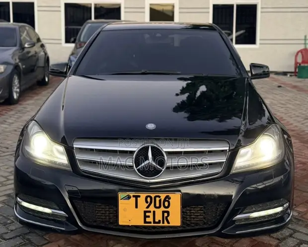 Mercedes-Benz C200 2012 Black - 1