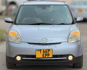 Mazda Verisa 2010 Nyeupe