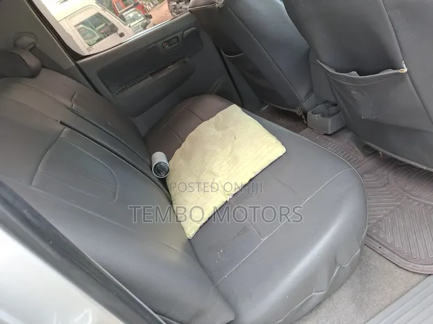 Toyota Hilux 2.5 Cab Pickup 2005 Silver - 1