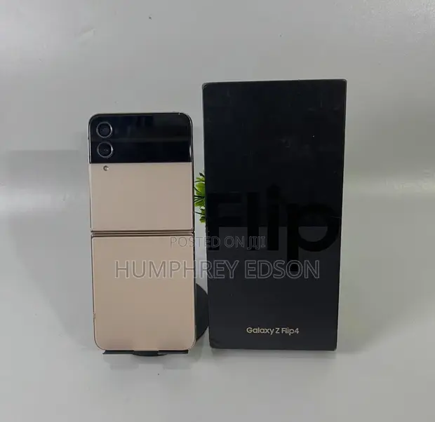New Samsung Galaxy Z Flip4 128GB - 1