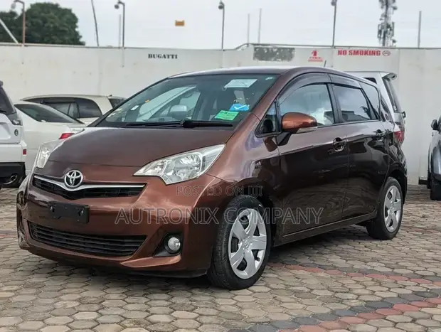 Toyota Ractis 1.5 AWD 2011 Burgundy - 1