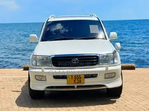 Toyota Land Cruiser 2001 Nyeupe