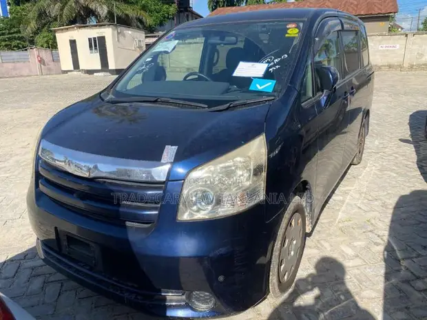 Toyota Noah 2007 Wagon - 1