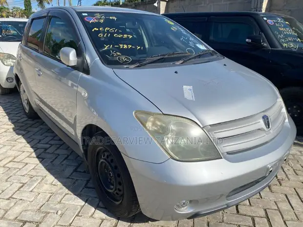 Toyota IST 2005 Silver - 1