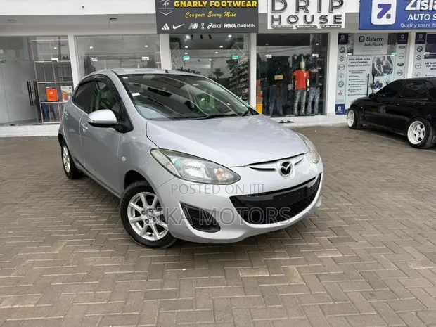 2011 Mazda Demio Silver - 1