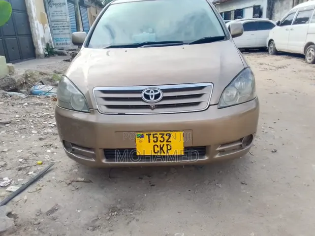 Toyota Crown 2006 Gold - 1