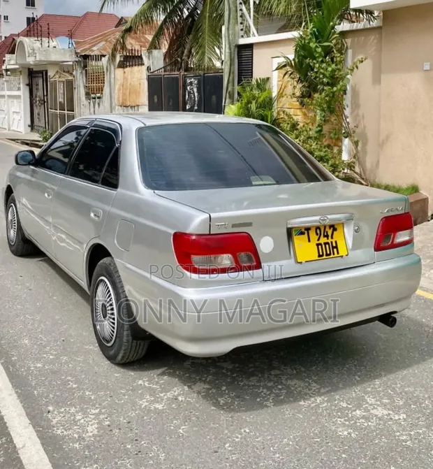 Toyota Carina 2000 Silver - 1