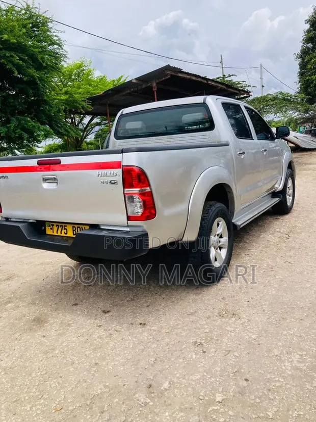 Toyota Hilux 2012 Double Cabin Vigo - 1