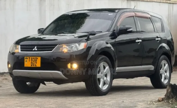 Mitsubishi Outlander 2008 Nyeusi - 1