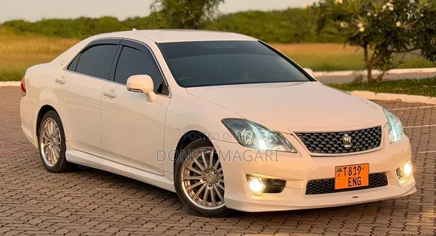 Toyota Crown Athlete 2011 White - 1