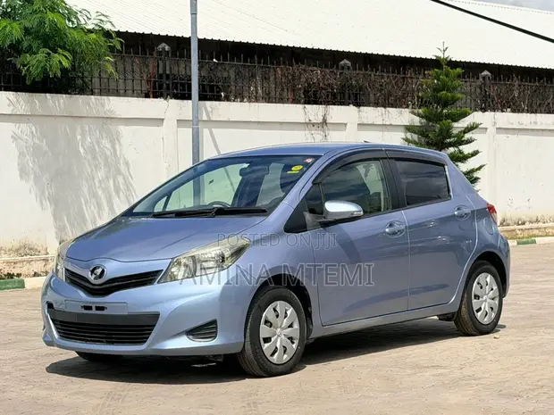 Toyota Vitz 1.3 AWD 5dr 2011 Blue - 1