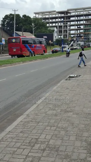 Eneo la Biashara Linakodishwa - Sinza Kwa Manyola, Linaangalia Lami