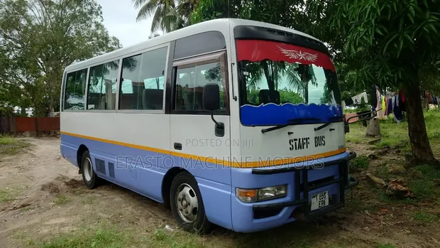 Nissan Civilian Bus 2003 Nyeupe - 1