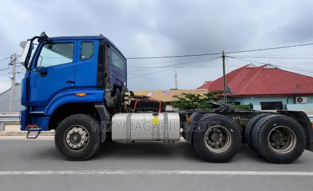 Brand New Howo NX 371HP Tractor Head - 1