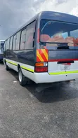 Toyota Coaster 2003 Nyeupe - 3