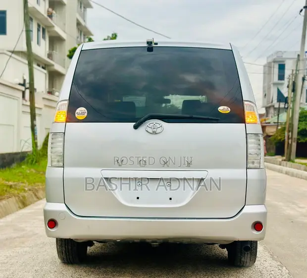 Toyota Voxy 2008 Silver - 1