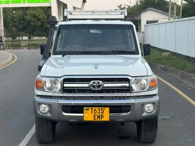 Toyota Land Cruiser 76 Series 2015 White - 1