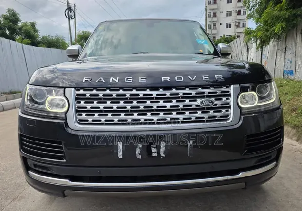 Land Rover Range Rover Vogue 2017 - Matt Black - 1