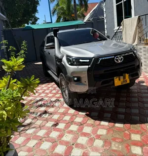 Toyota Hilux 2015 Double Cabin Pickup