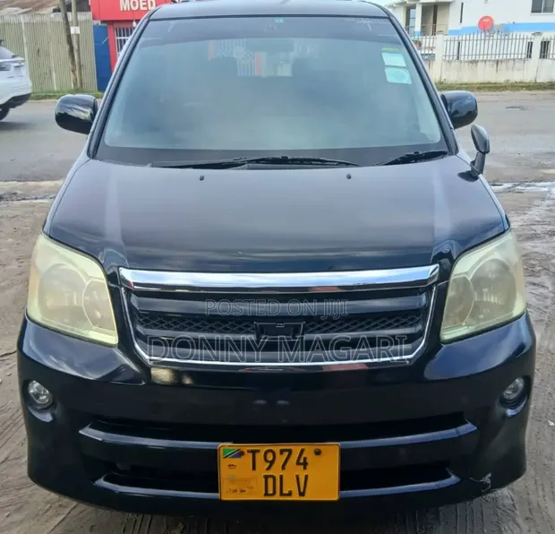 Toyota Noah 2006 Black - 1