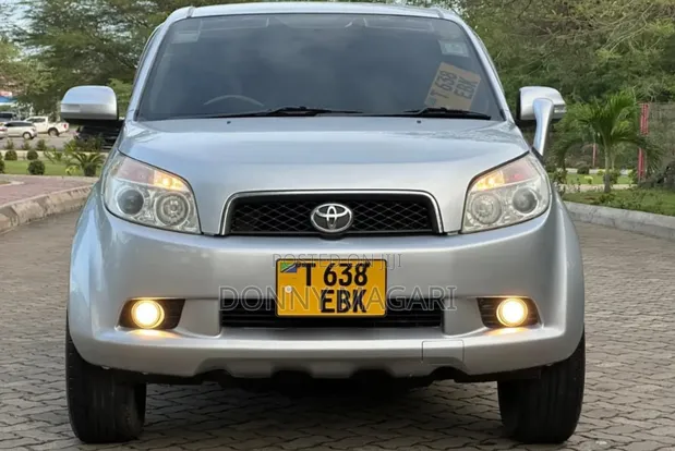 Toyota Rush 2006 Silver - 1