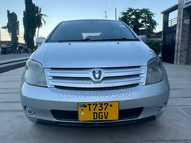Toyota IST 2003 Silver - 1