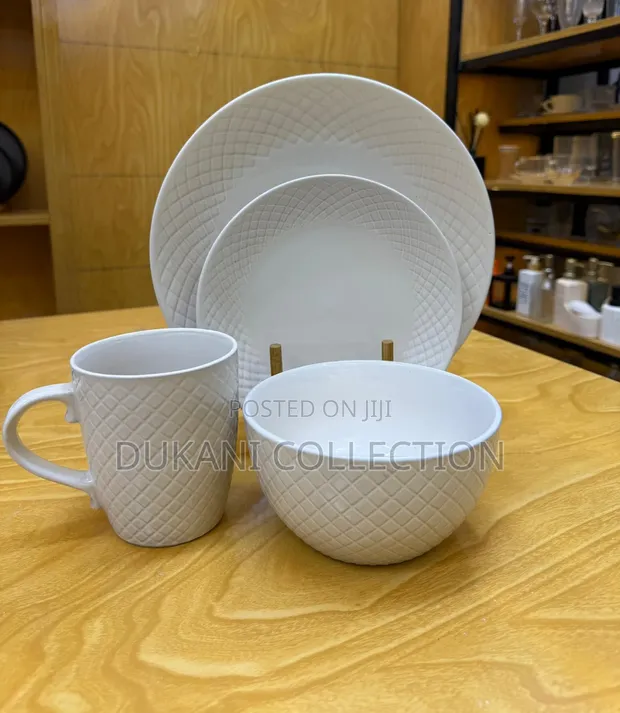 Modern Dinnerware Set - 4 Pieces - 1