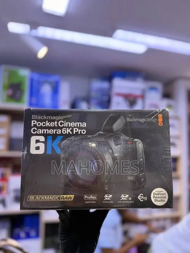 Blackmagic Pocket Cinema Camera 6K Pro - 1