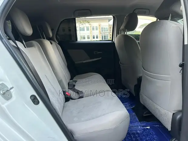 Toyota IST 2007 Nyeupe - 1