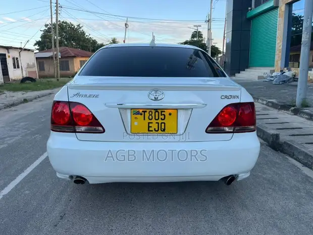 Toyota Crown 2006 White - 1