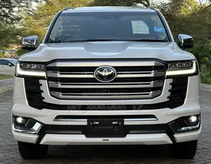 Toyota Land Cruiser 300 ZX 2023