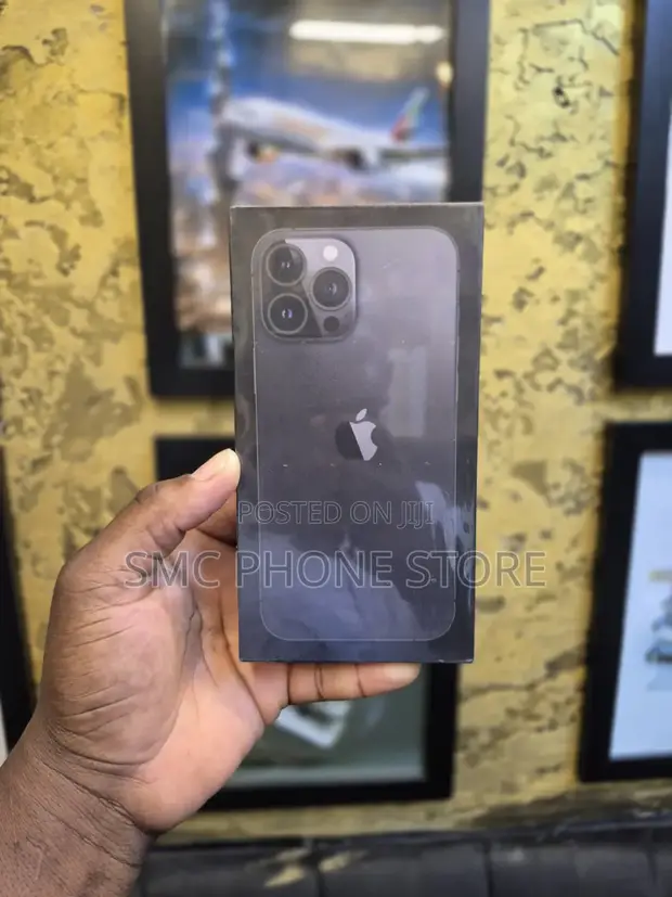 New Apple iPhone 13 Pro Max 256GB Black - 1