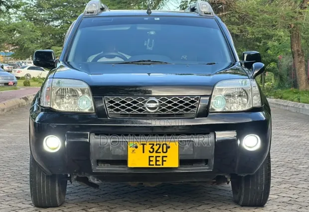 Nissan X-Trail 2004 Black - 1