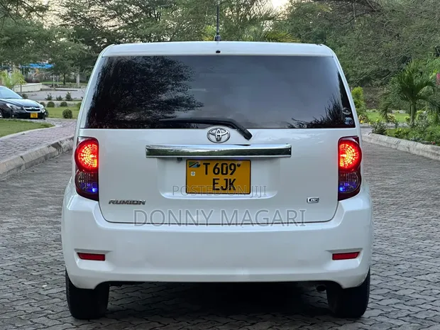 Toyota Corolla Rumion Hatchback 1.5 FWD 2008 - White - 1