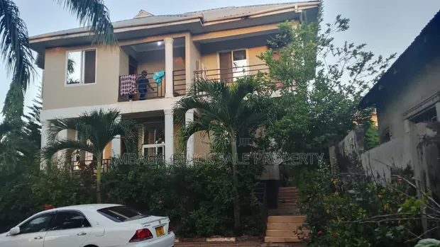 2 Bedroom House for Rent in Oyster Bay - 1