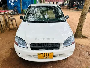 Suzuki Swift 2003 Nyeupe
