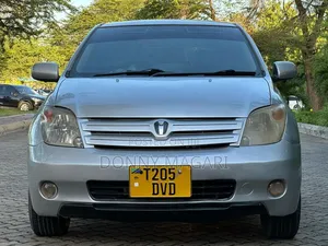 Toyota IST 2006 Nyeupe
