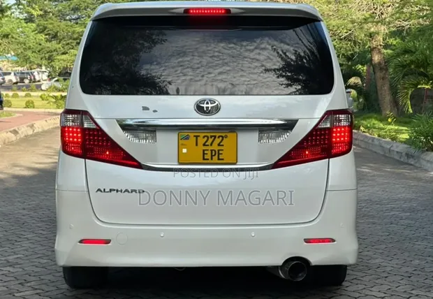 Toyota Alphard 2.4 Petrol AWD 2008 White - 1