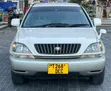 Toyota Harrier 2000 White - 3