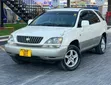 Toyota Harrier 2000 White - 4
