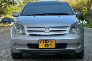 Toyota IST 2005 Nyeupe